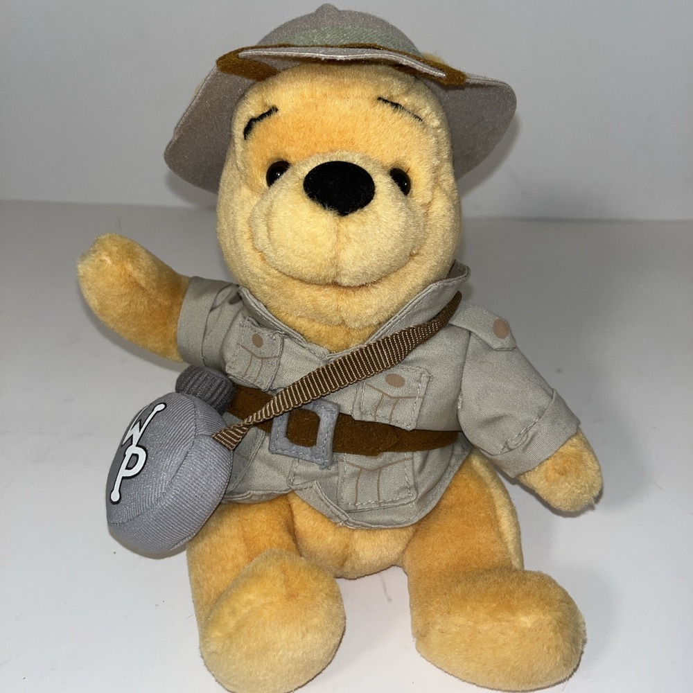 Disney World Exclusive Animal Kingdom Winnie The Pooh Safari Guide 10" Plush C